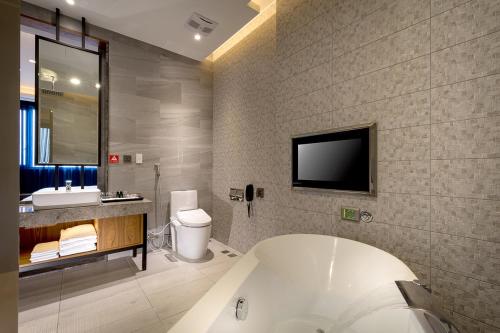 room detail thumbnail 2