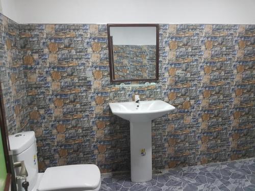 Bathroom, Habarana Dulwan Guest House in Sigiriya
