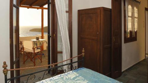  Anemos and Almyra in Kini