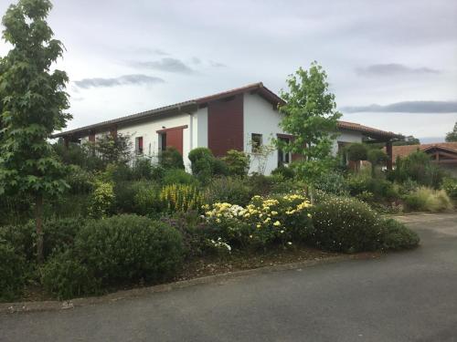 Maison Fleurie - Chambre d'hôtes - Uhart-Cize