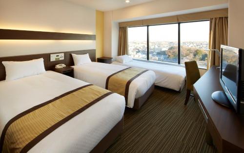 2 twin beds, 1 sofa bed