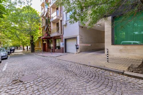 Cozy 1BD Flat with Parking & Balcony in Central Sofia by Flat Mаnager, Sofía (foto 8)