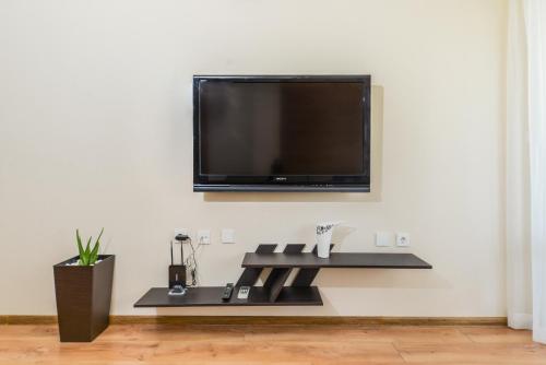 Cozy 1BD Flat with Parking & Balcony in Central Sofia by Flat Mаnager, Sofía (foto 10)