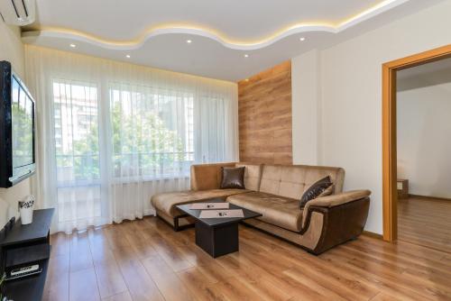 Cozy 1BD Flat with Parking & Balcony in Central Sofia by Flat Mаnager, Sofía (foto 9)