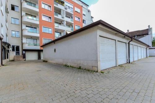 Cozy 1BD Flat with Parking & Balcony in Central Sofia by Flat Mаnager, Sofía (foto 7)
