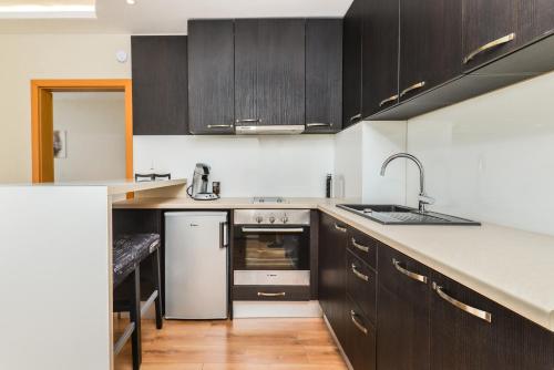 Cozy 1BD Flat with Parking & Balcony in Central Sofia by Flat Mаnager, Sofía (foto 4)