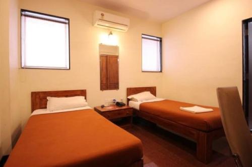 Hotels near Ville Parle Railway Station, Mumbai - BEST HOTEL RATES Near