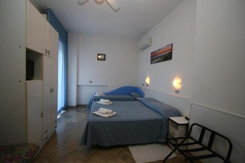 Triple Room with Balcony image 1