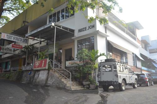Exterior view, Huize Jon Hostel in Malang