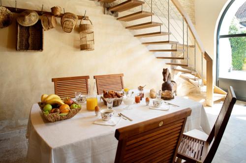 L'Hote Antique - MAISON D'HOTE- 4 Suites avec cuisine - 식음료(F&B)