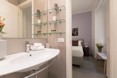 Rome Accommodation Villa Borghese - image 12