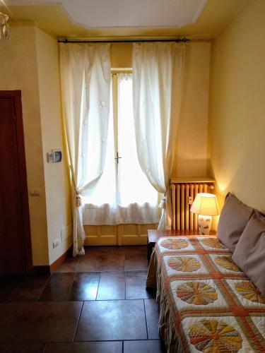  Lucy's Houses - Giallo, Pension in Novara bei Cameriano