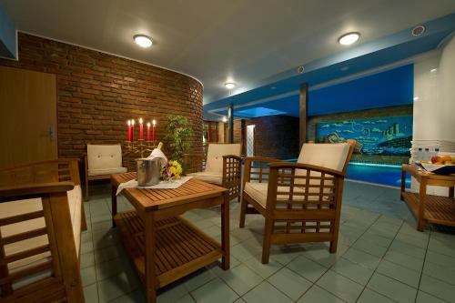 Grand Hotel - image 12