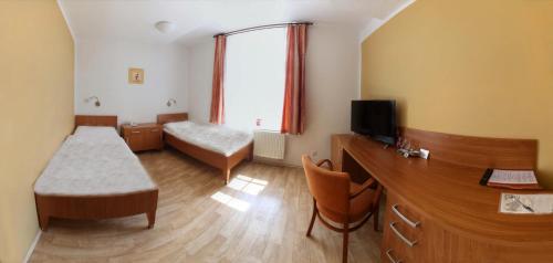 Penzion Tillerova vila Room Type - Twin Room with Private Bathroom Penzion Tillerova vila Room Type - Twin Room with Private Bathroom