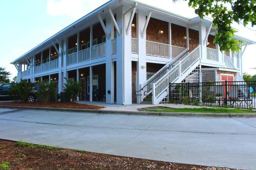 Topsail Shores Inn - Hotel - Sneads Ferry