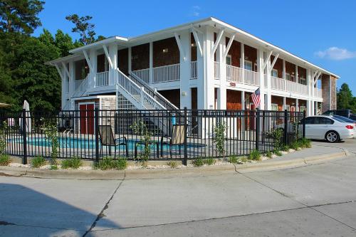 Topsail Shores Inn in Sneads Ferry, USA
