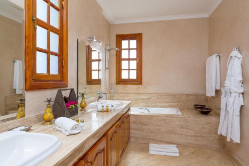 De Maitre Eight-Bedroom Villa  image 10