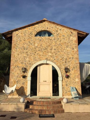 Valuable rustic Tuscan swimming pool, breathtaking view of Camaiore