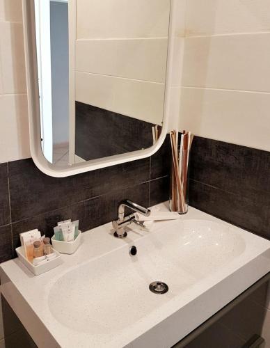 B&B CELESTE - image 12