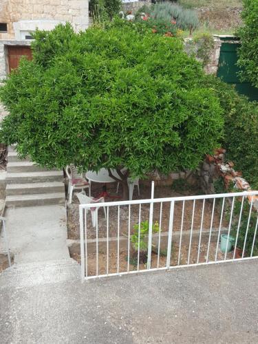  Apartmani Sole, Unterkunft in Vis