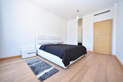 Apartment with Sea View image 1