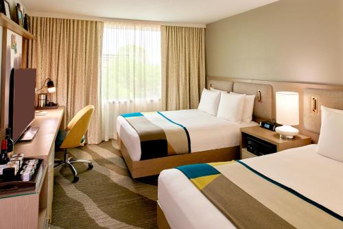2 queen beds