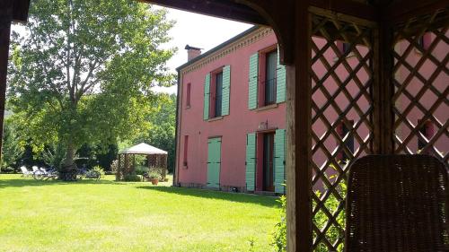 One-Bedroom Apartment with Garden View