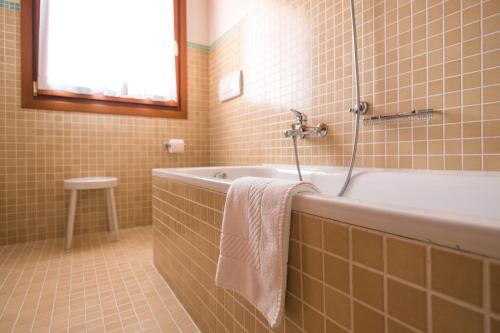 Hotel Dall'Ongaro Room Type - Standard Double or Twin Room