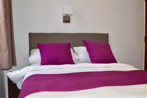 Small Double Room image 2