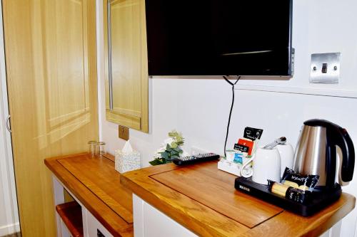 Small Double Room image 5