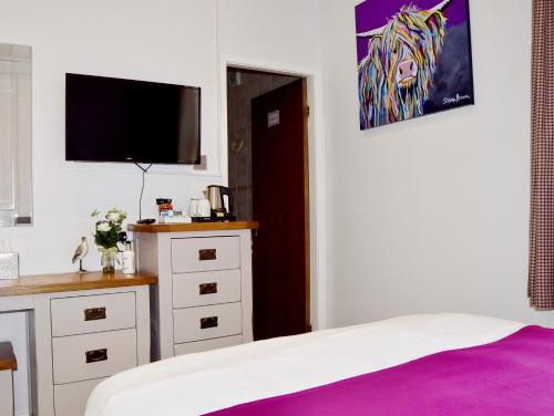 Small Double Room image 7