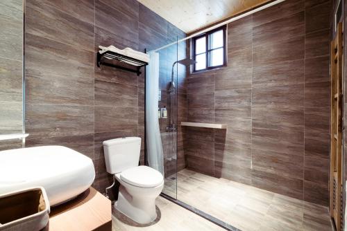 Double Room image 10