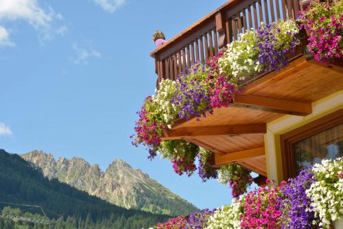Hotel Alle Alpi - Tap to explore photos