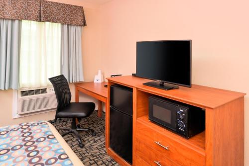 AMERICAS BEST VALUE INN PUTNAM - image 4