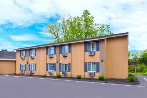 Motel 6 Putnam CT in Putnam, USA