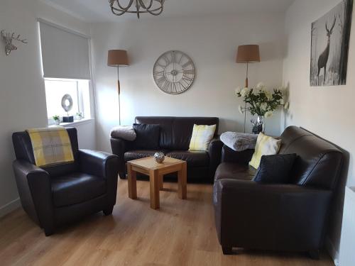 Yvi's 2Bedroom 2Bathroom Apartment in อินเวียร์รี