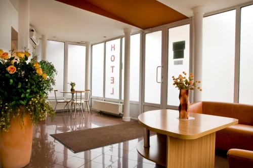 Hotel Est - image 12