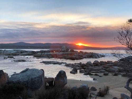 Apkārtne, BAY OF FIRES SEACHANGE Ocean frontage in Binalongbeja