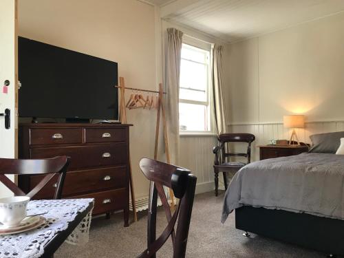 Claremont House Ideally located in the prime touristic area of Northern Hobart, Claremont House promises a relaxing and wonderful visit. Both business travelers and tourists can enjoy the hotels facilities and servi