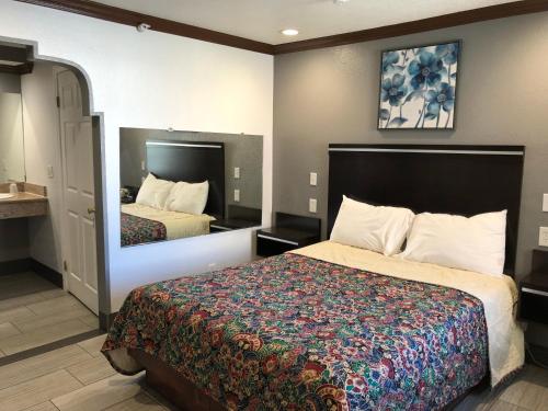 Starlight Inn, Valley Blvd - Downtown LA – Los Angeles, CA