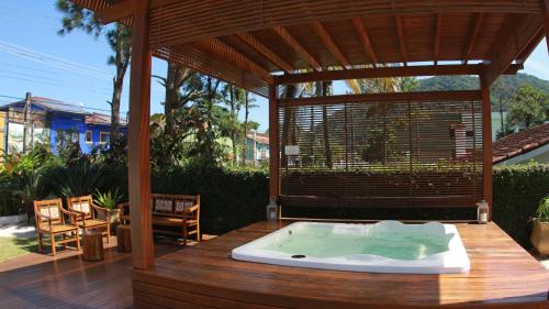 Karstais baseins, Atena Praia Hotel in Sao Sebastiao (Sao Paulo)