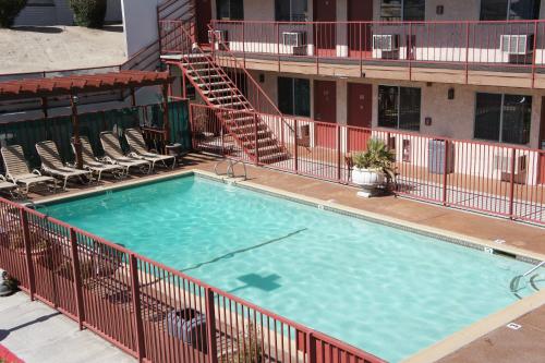 مسبح, Days Inn by Wyndham Victorville/Hesperia I-15 & Palmdale Rd in Victorville