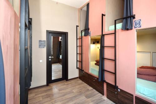 Rolling Stones hostel - image 3