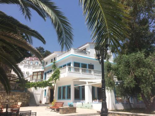 Kinira Beach Hotel - image 5