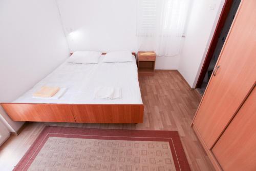 Apartments Adna - image 8