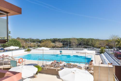 Apartment with Pool View 