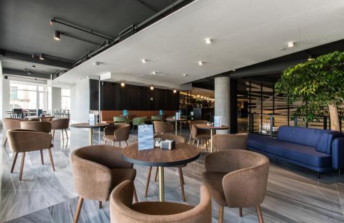 Bar/ Salón, Hotel Riazor in La Coruna