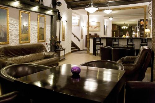 Lobi, Hotel Pod Orlem in Torun