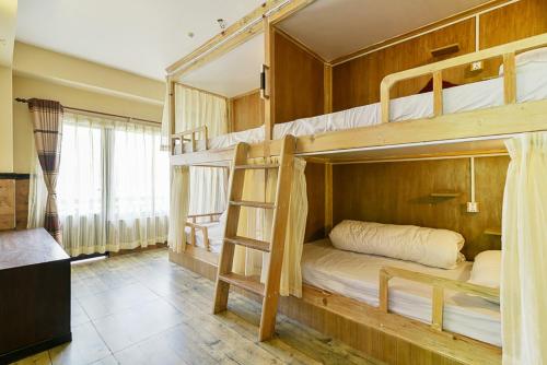 кровать, Hotel Forest Lake Backpackers' Hostel in Покхара