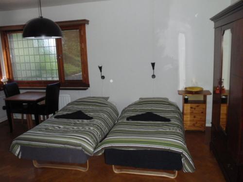 Gustav Bed & Kitchenette